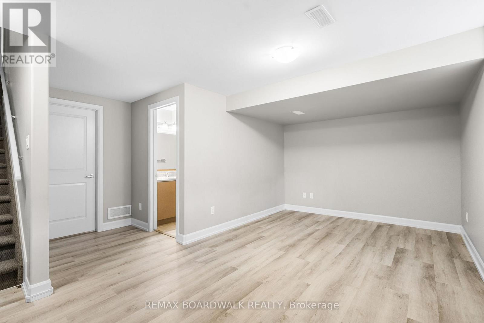 58 Vimy Ridge Crescent, Arnprior, Ontario  K7S 0H7 - Photo 31 - X12985302