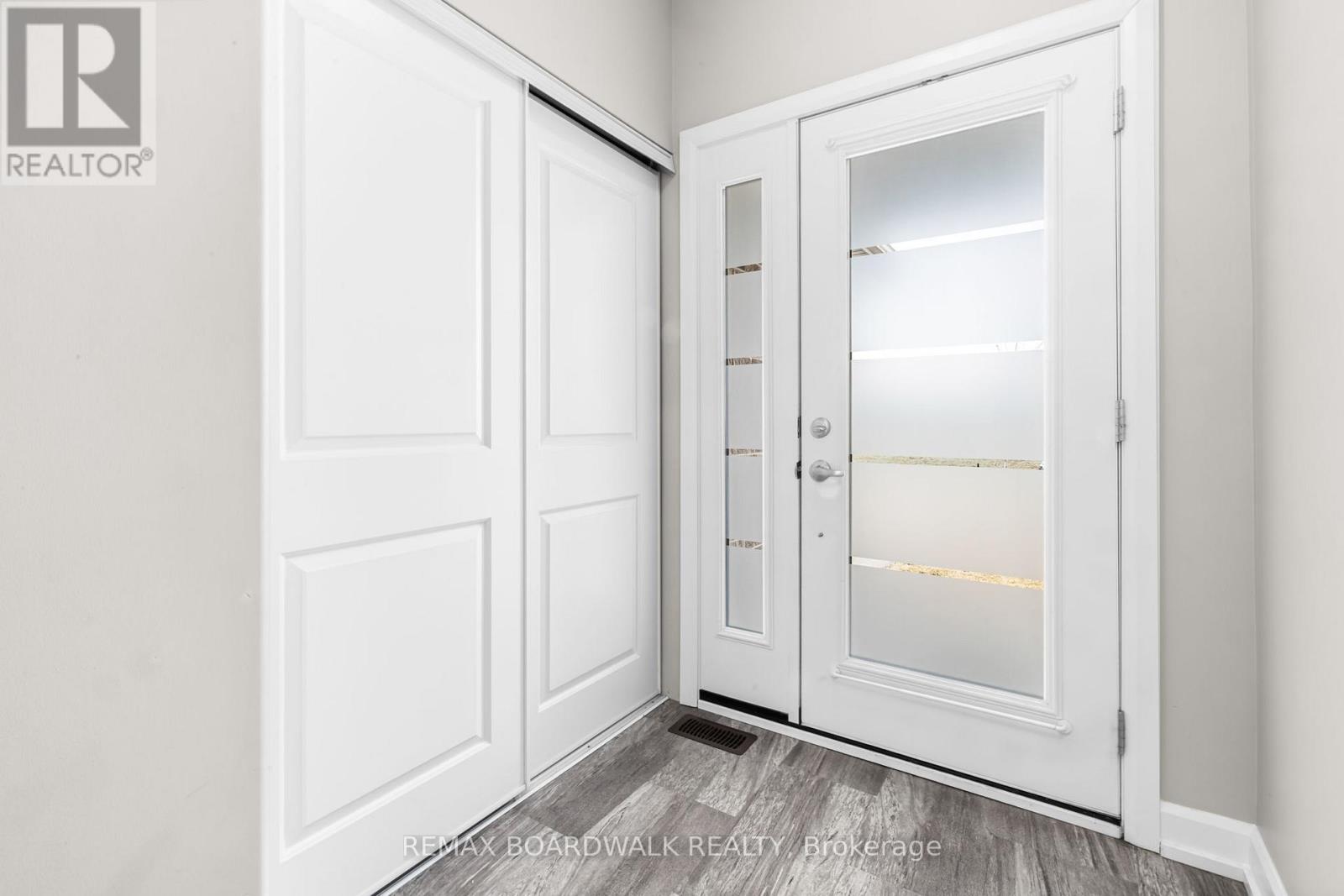 58 Vimy Ridge Crescent, Arnprior, Ontario  K7S 0H7 - Photo 4 - X12985302