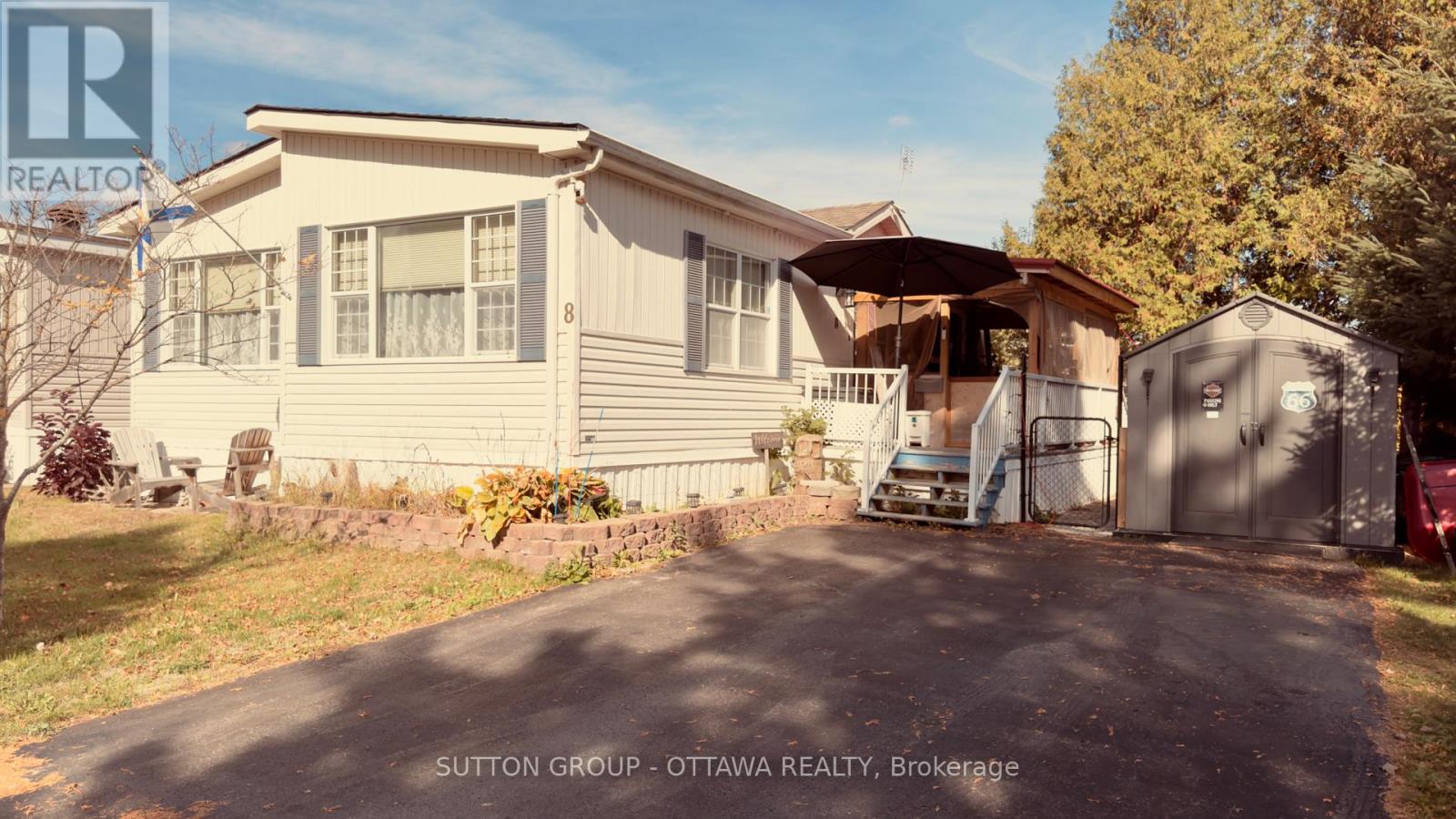 8 YVETTE PRIVATE, Ottawa, Ontario