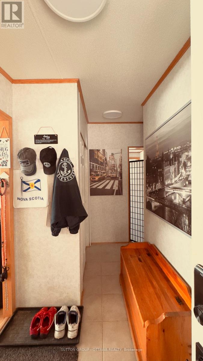 8 Yvette Private, Ottawa, Ontario  K0A 1B0 - Photo 3 - X12985312