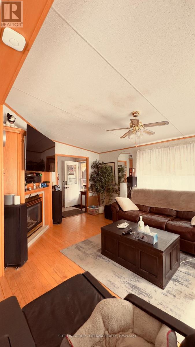 8 Yvette Private, Ottawa, Ontario  K0A 1B0 - Photo 6 - X12985312