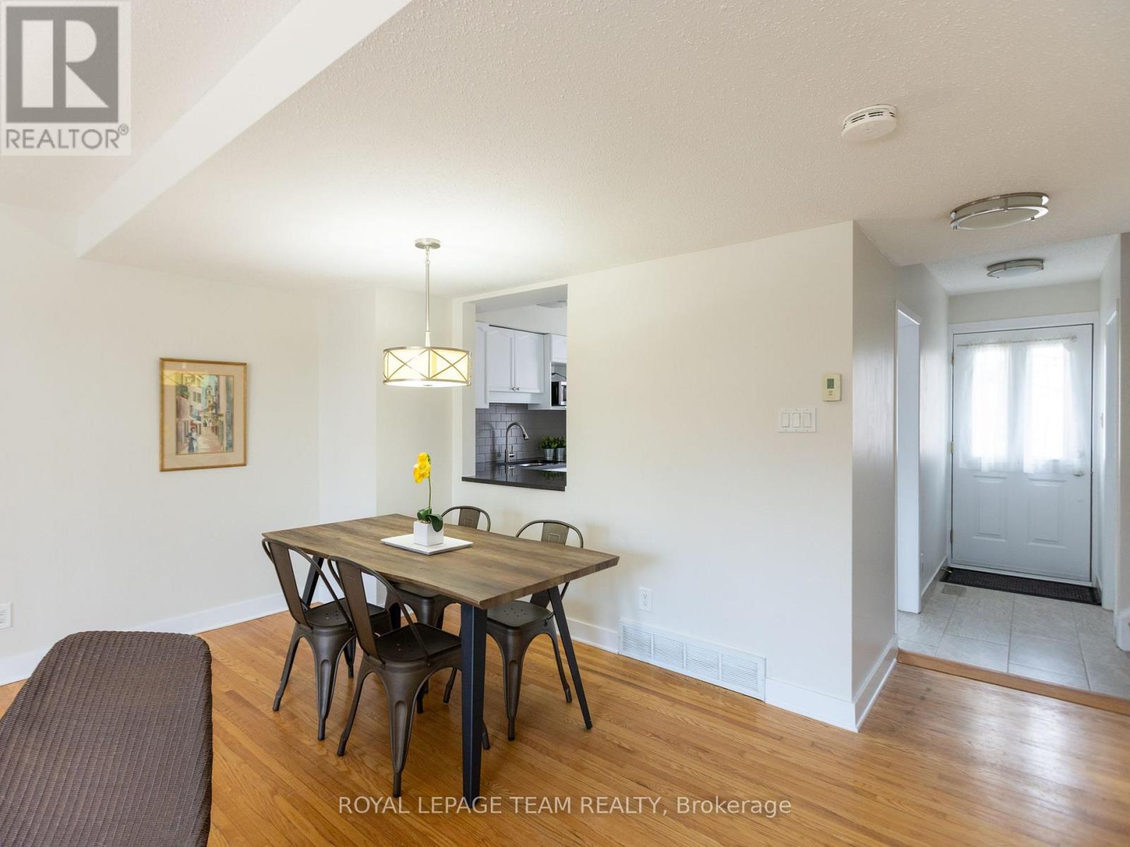 71 Monterey Drive, Ottawa, Ontario K2H 7A9 - Photo 7 - X12985352