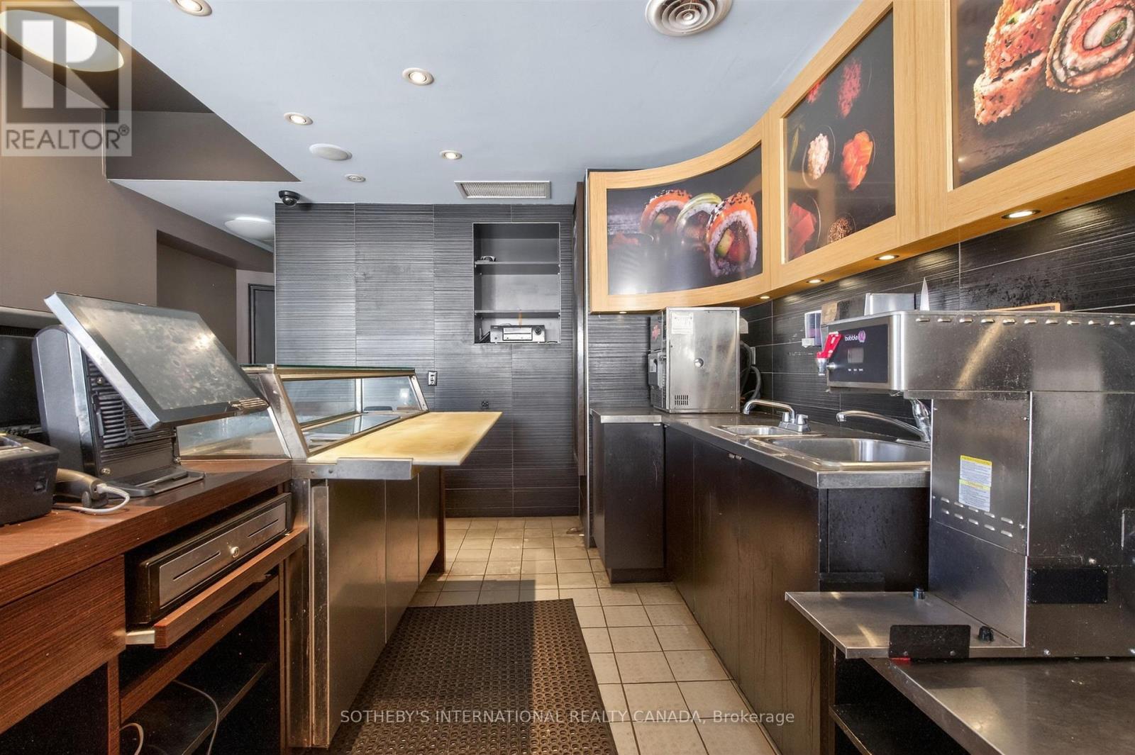 2564 Yonge Street, Toronto (Lawrence Park South), Ontario  M4P 2J3 - Photo 12 - C12985374