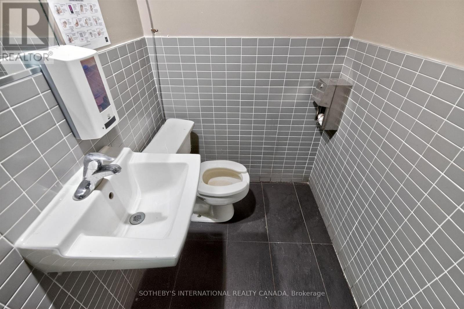 2564 Yonge Street, Toronto (Lawrence Park South), Ontario  M4P 2J3 - Photo 16 - C12985374