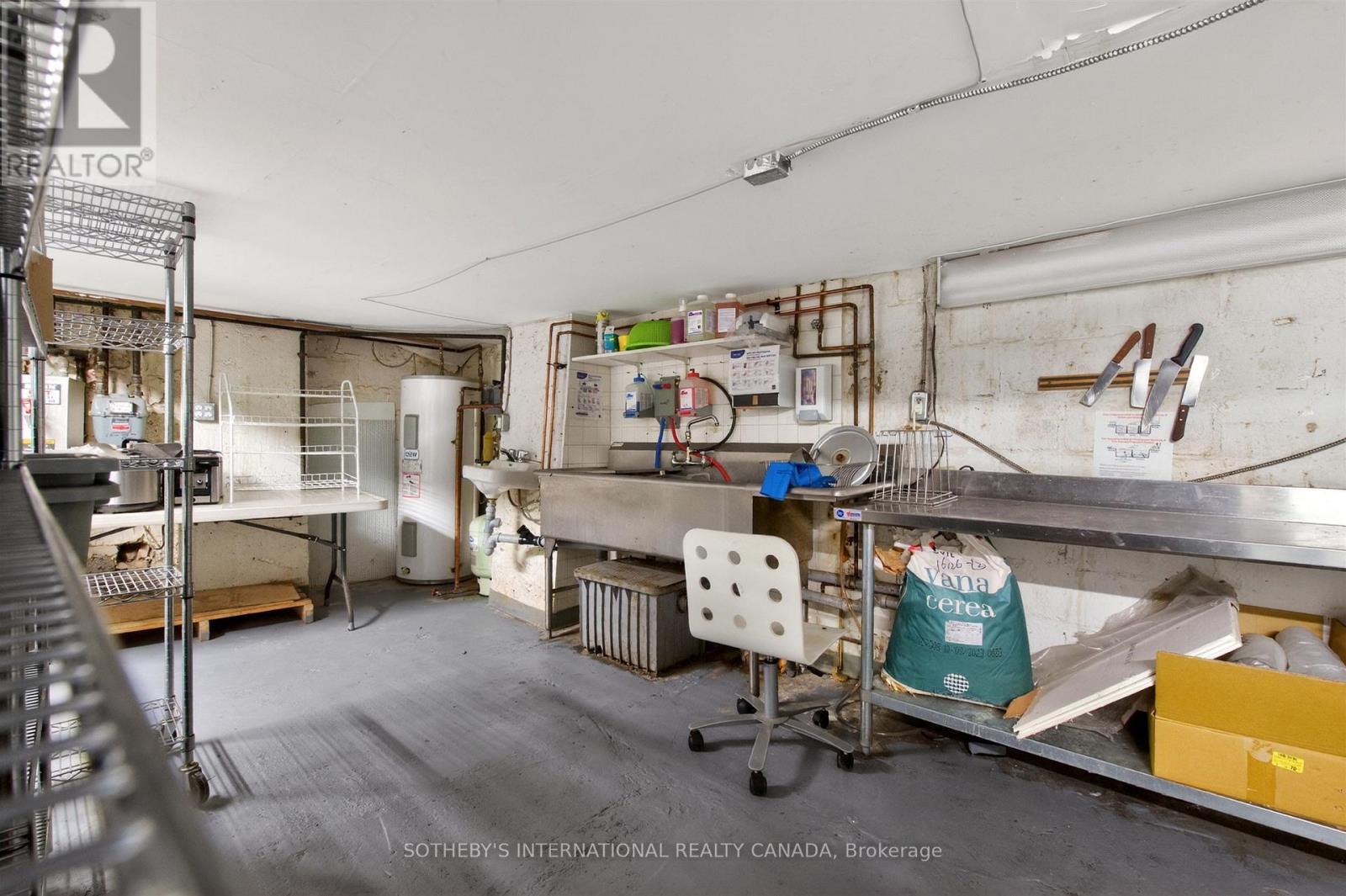 2564 Yonge Street, Toronto (Lawrence Park South), Ontario  M4P 2J3 - Photo 18 - C12985374