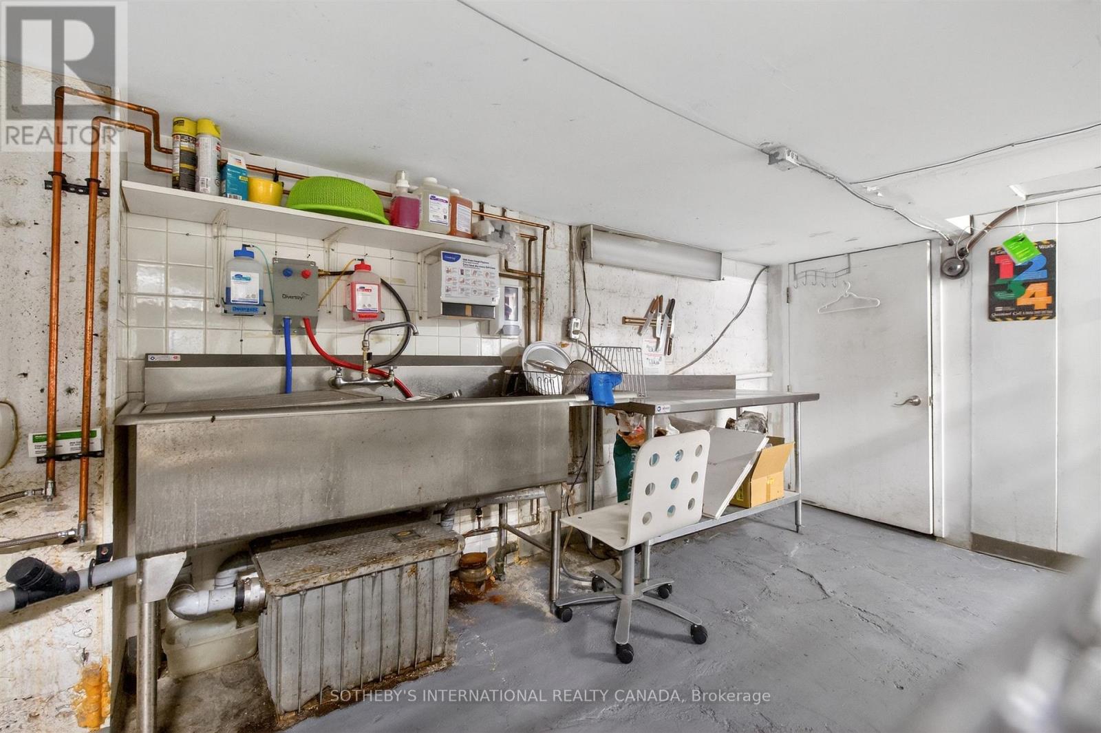 2564 Yonge Street, Toronto (Lawrence Park South), Ontario  M4P 2J3 - Photo 20 - C12985374