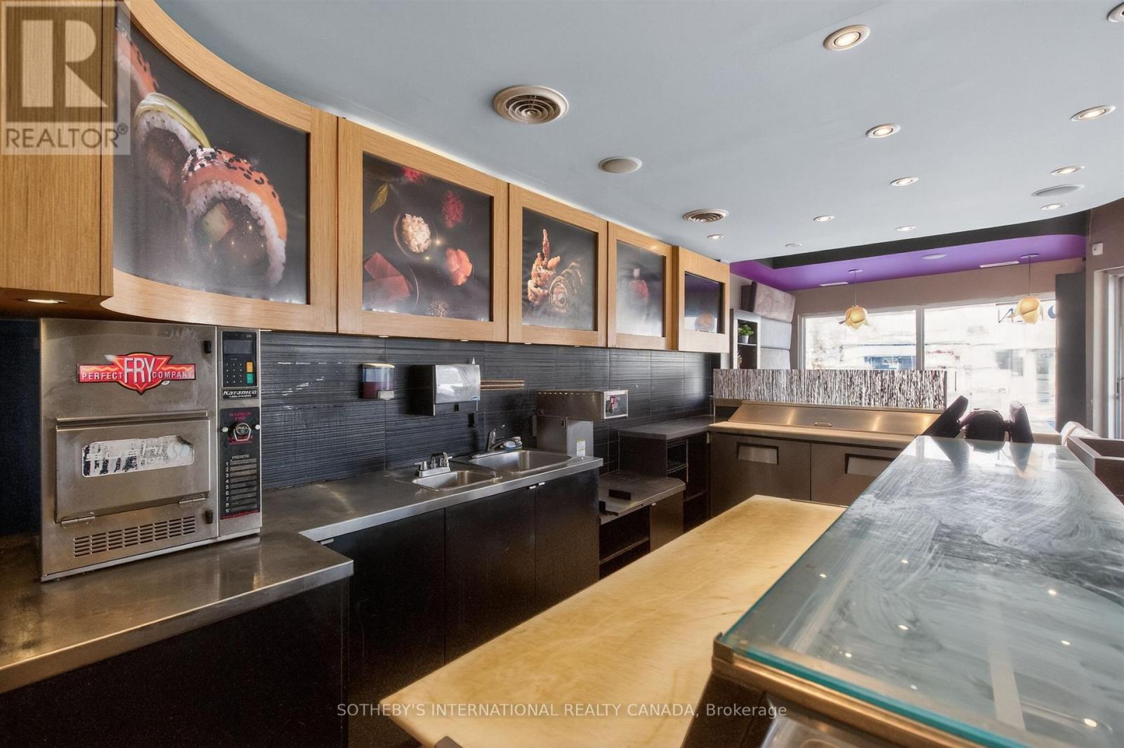 2564 Yonge Street, Toronto (Lawrence Park South), Ontario  M4P 2J3 - Photo 9 - C12985374