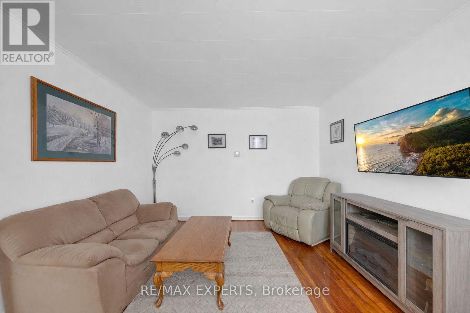 38 Wellington Street, Orangeville, Ontario  L9W 2L5 - Photo 5 - W12959046