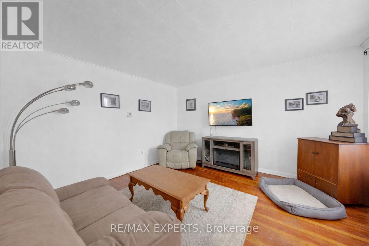 38 Wellington Street, Orangeville, Ontario  L9W 2L5 - Photo 6 - W12959046