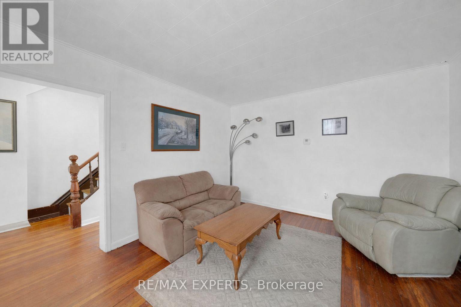 38 Wellington Street, Orangeville, Ontario  L9W 2L5 - Photo 4 - W12959046