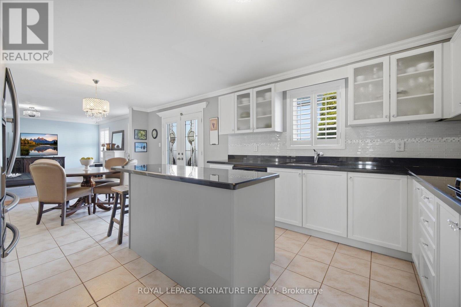 25 Madronna Gardens, Brampton, Ontario  L7A 2V9 - Photo 8 - W12981760