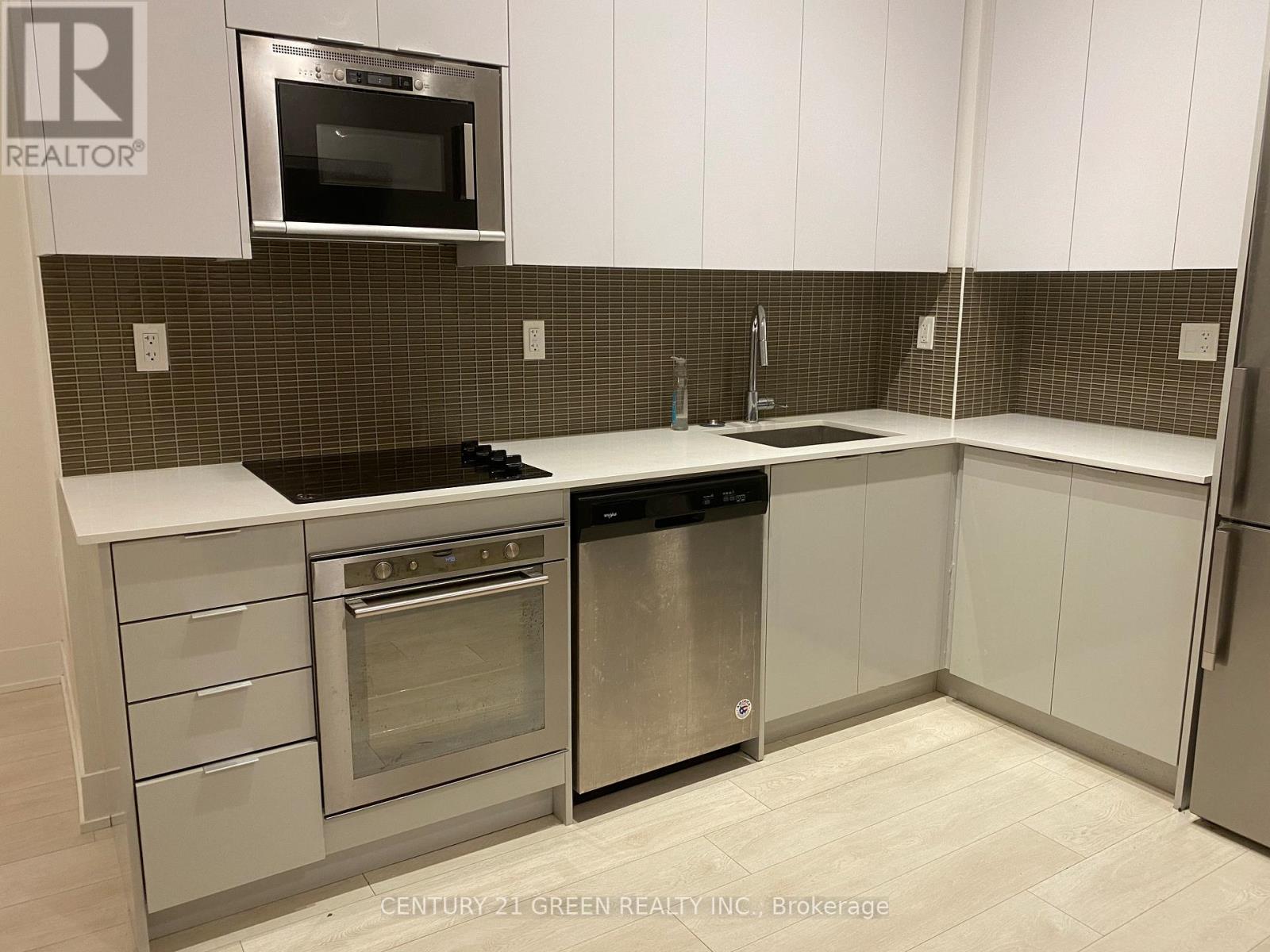 601 - 2916 Highway 7 Road, Vaughan, Ontario  L4K 2M7 - Photo 2 - N12985276