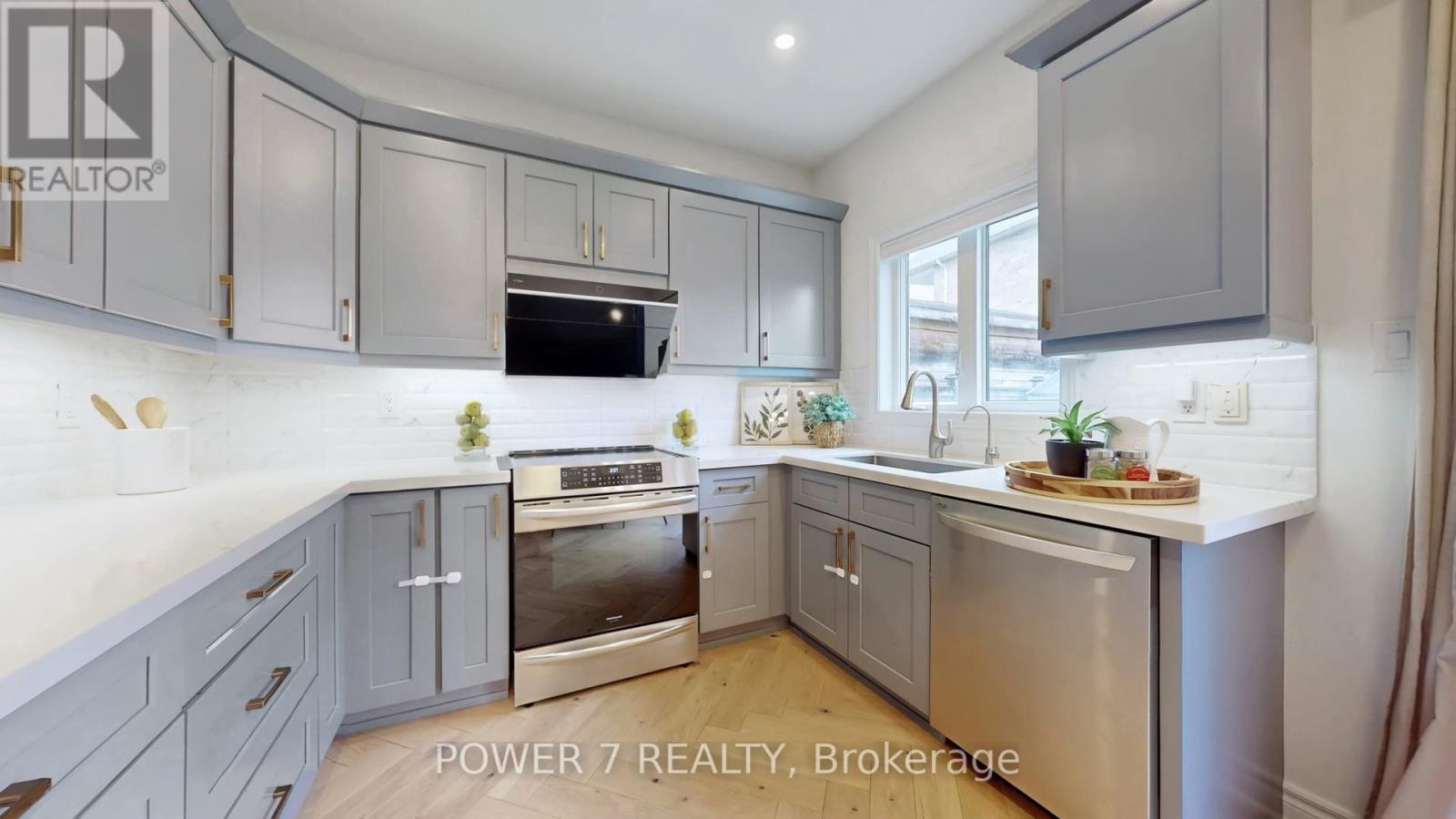 45 Lost Pond Crescent, Whitchurch-Stouffville, Ontario  L4A 0R4 - Photo 9 - N12985358