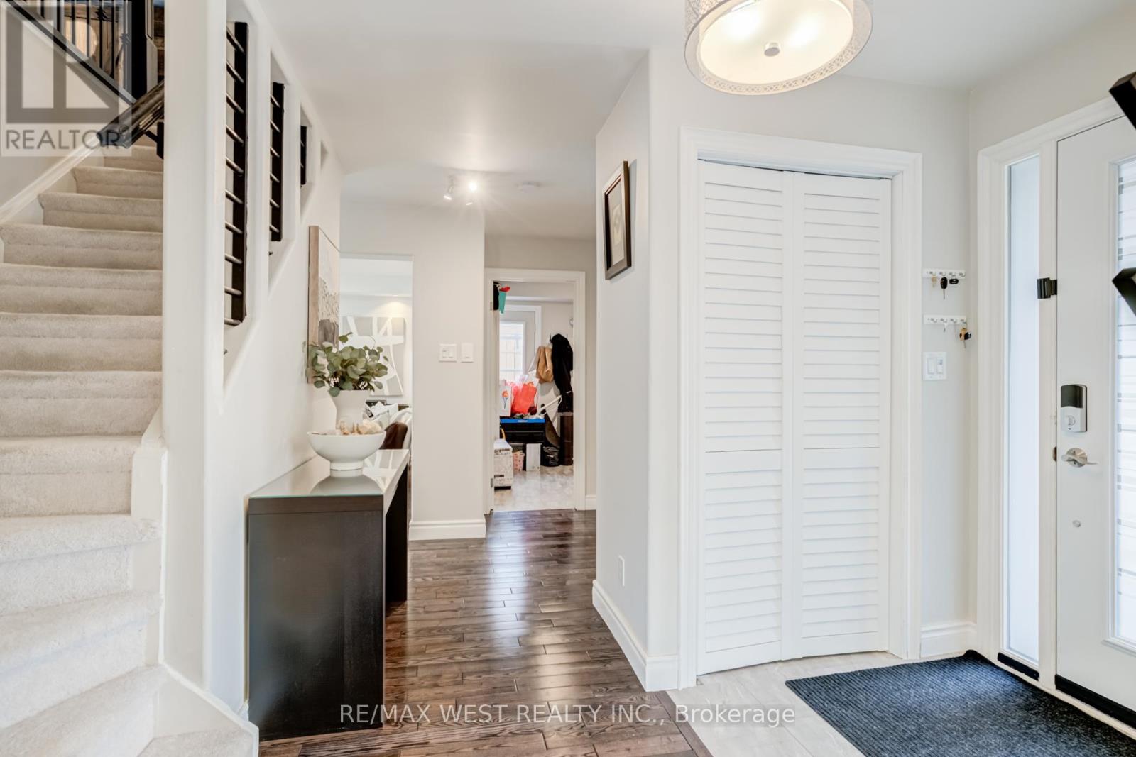 890 Wayne Drive, Newmarket, Ontario  L3Y 5T7 - Photo 6 - N12985360