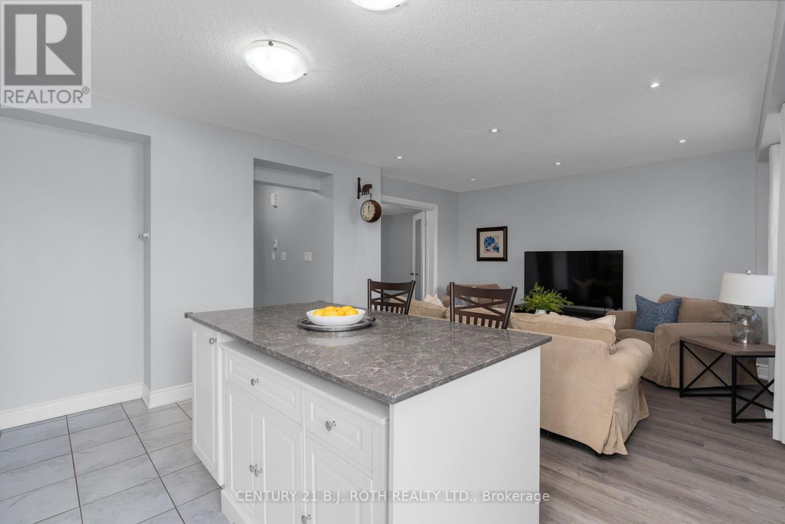 15 Kodiak Terrace, Barrie, Ontario  L9J 0J4 - Photo 10 - S12985376