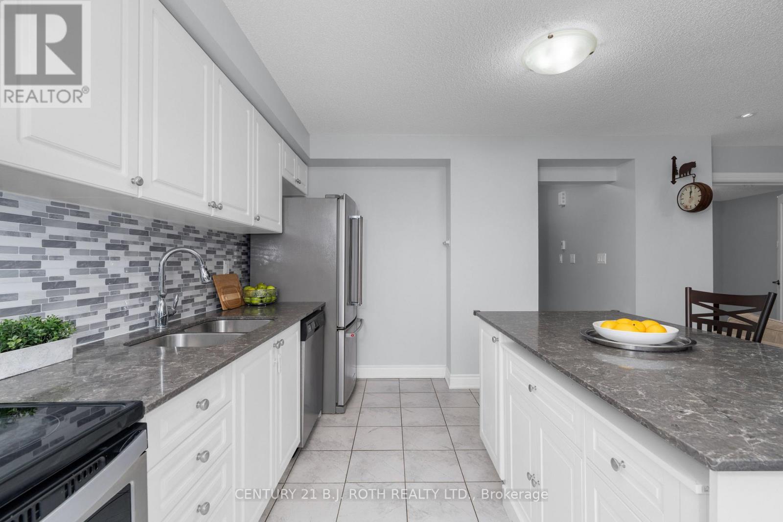 15 Kodiak Terrace, Barrie, Ontario  L9J 0J4 - Photo 11 - S12985376