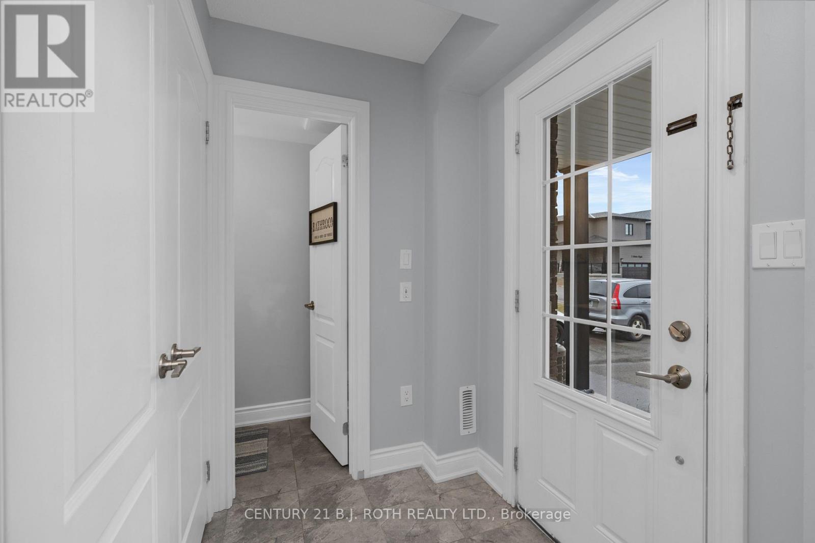 15 Kodiak Terrace, Barrie, Ontario  L9J 0J4 - Photo 3 - S12985376