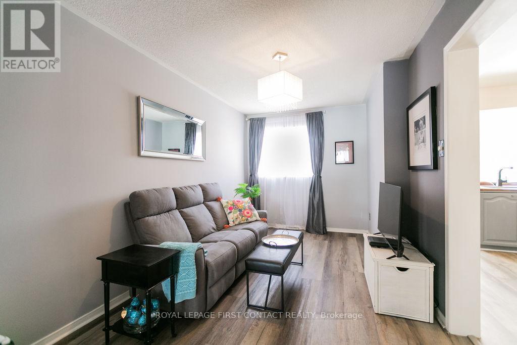 13 Irwin Drive, Barrie, Ontario  L4N 7A6 - Photo 15 - S12985380