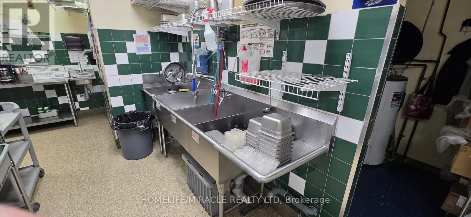 6465 Airport Road, Mississauga, Ontario  L4V 1E4 - Photo 10 - W12985270