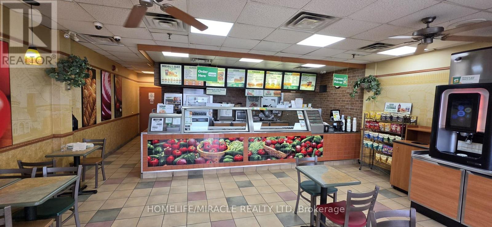 6465 Airport Road, Mississauga, Ontario  L4V 1E4 - Photo 2 - W12985270