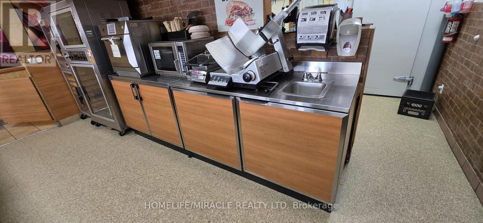 6465 Airport Road, Mississauga, Ontario  L4V 1E4 - Photo 8 - W12985270