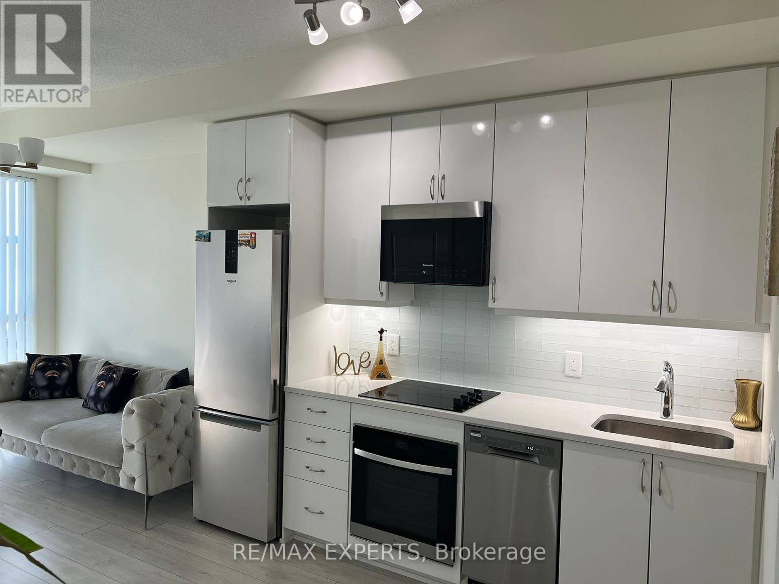 3806 - 38 Annie Craig Drive, Toronto, Ontario  M8V 0G9 - Photo 4 - W12985296