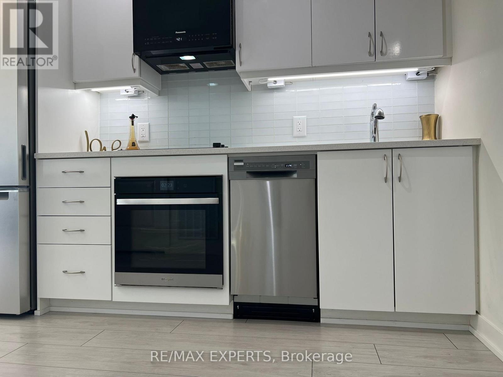 3806 - 38 Annie Craig Drive, Toronto, Ontario  M8V 0G9 - Photo 5 - W12985296