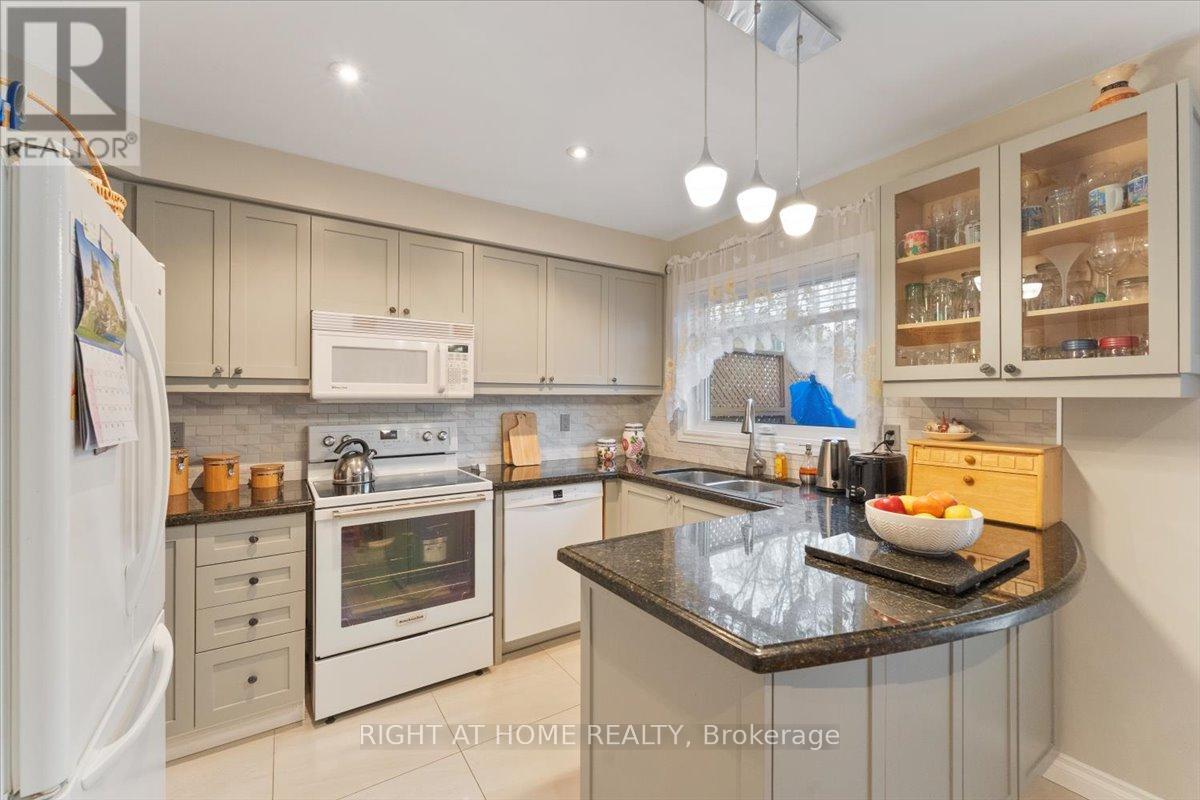 2356 Proudfoot Trail, Oakville, Ontario  L6M 3Y2 - Photo 8 - W12985308