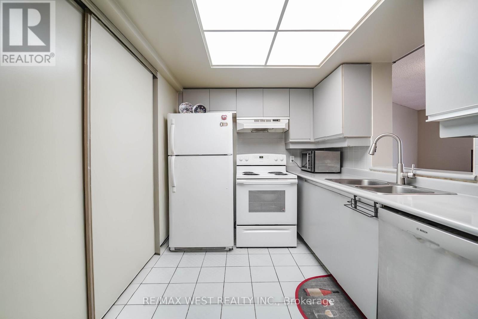 313 - 6 Humberline Drive, Toronto, Ontario  M9W 6X8 - Photo 4 - W12985354