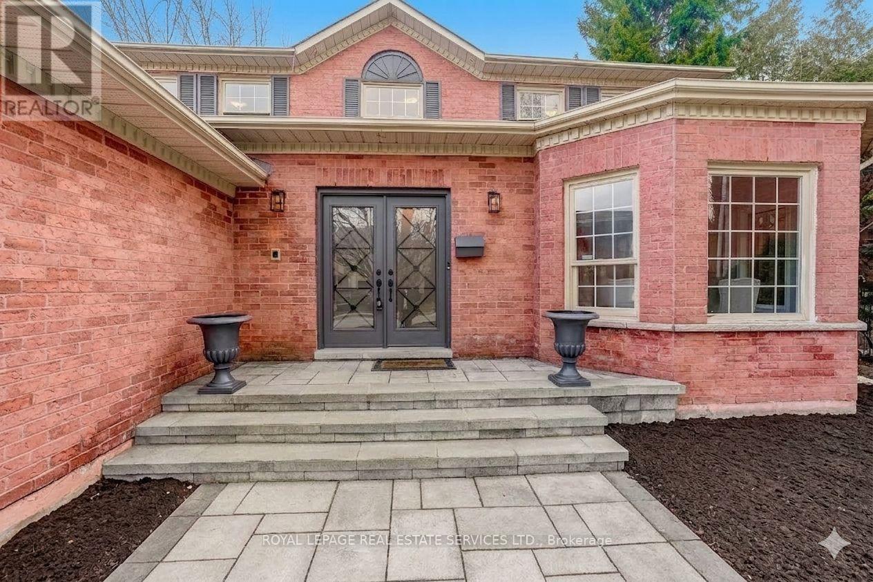 9 Morrison Creek Crescent, Oakville, Ontario  L6H 4C2 - Photo 2 - W12985370