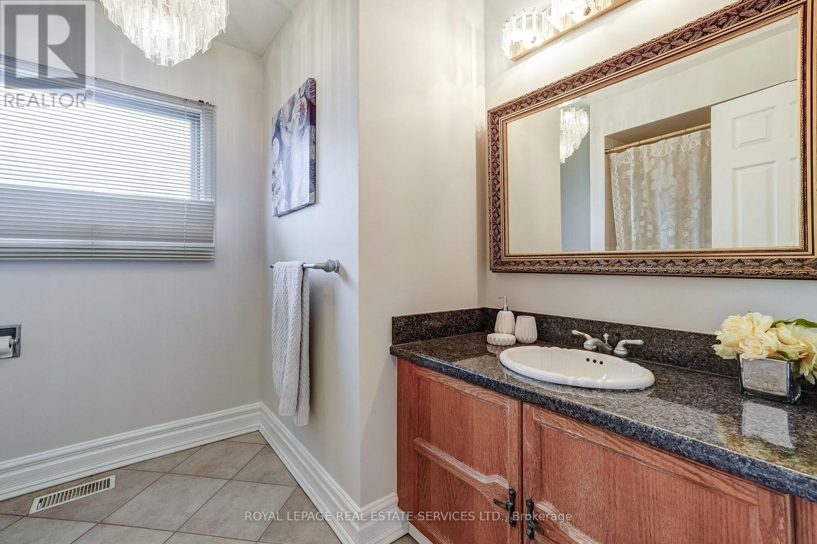 9 Morrison Creek Crescent, Oakville, Ontario  L6H 4C2 - Photo 30 - W12985370