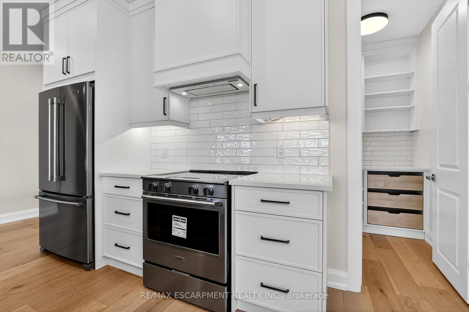 6192 Curlin Crescent, Niagara Falls, Ontario  L2H 3W8 - Photo 12 - X12985274