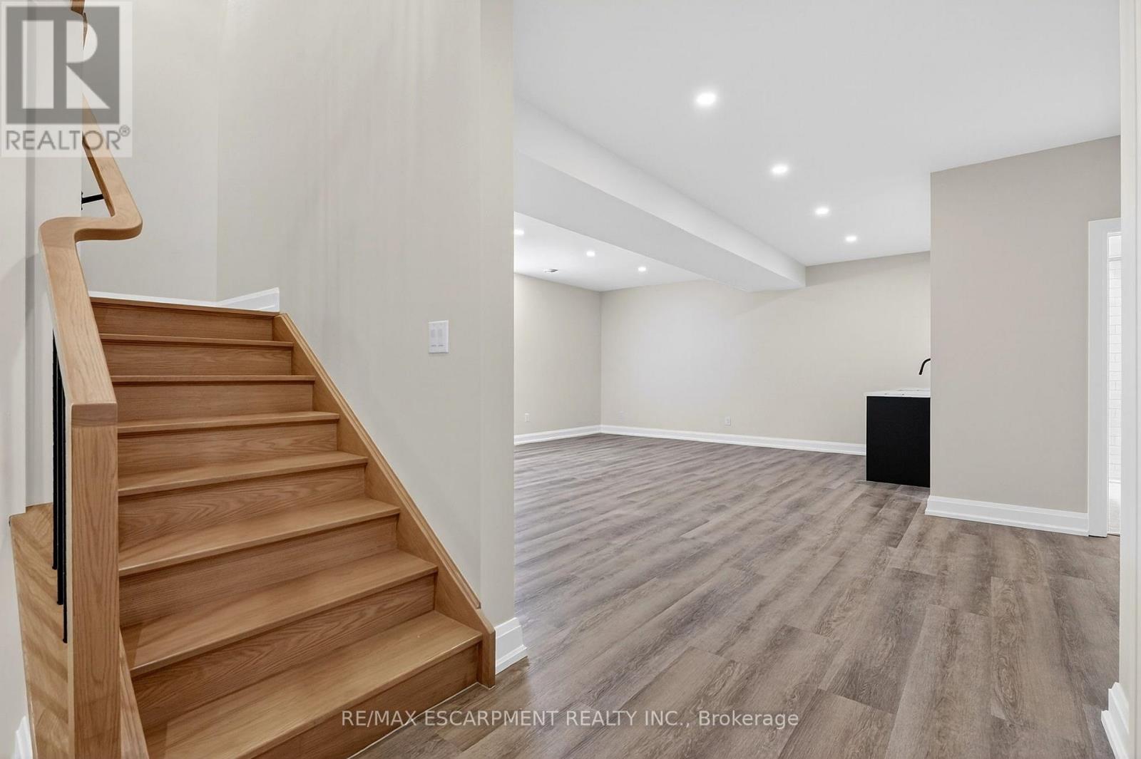 6192 Curlin Crescent, Niagara Falls, Ontario  L2H 3W8 - Photo 34 - X12985274