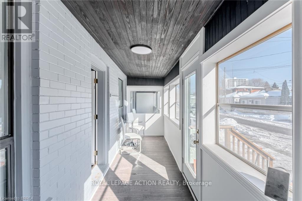 42 East 31st Street, Hamilton, Ontario  L8V 3N7 - Photo 4 - X12985322