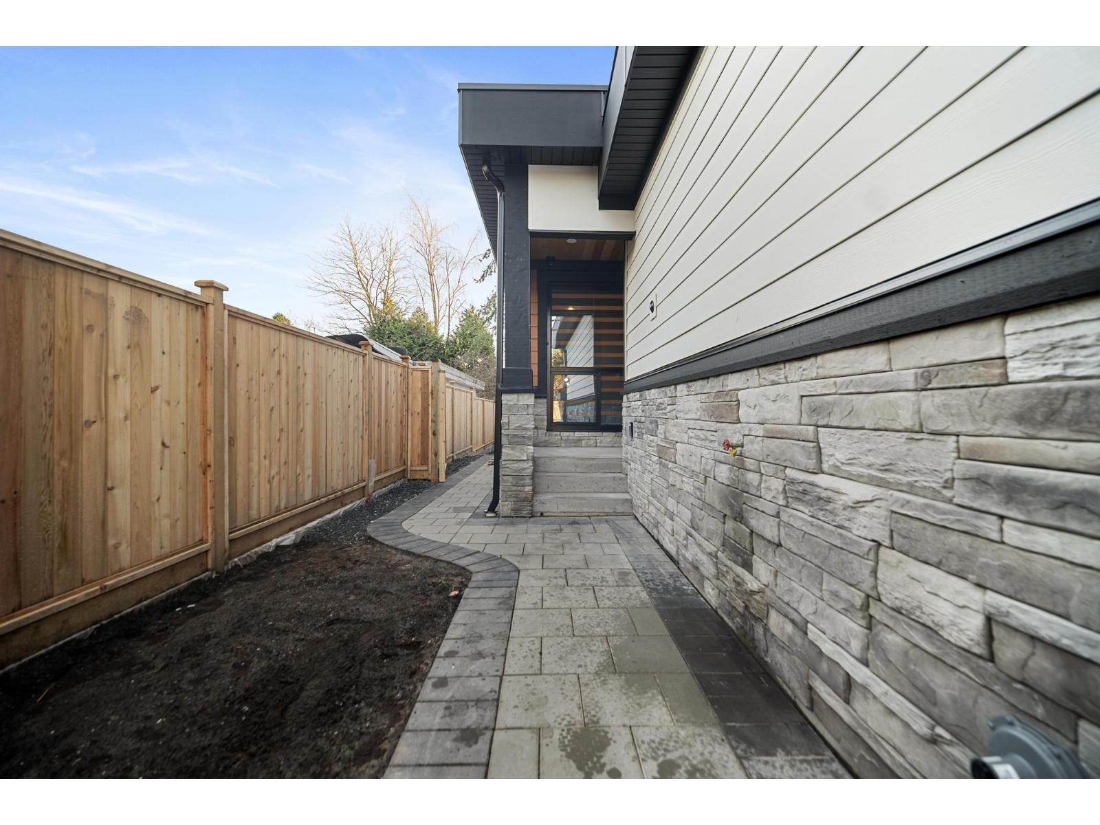 14206 North Bluff Road, White Rock, British Columbia  V4B 3C4 - Photo 33 - R3109885