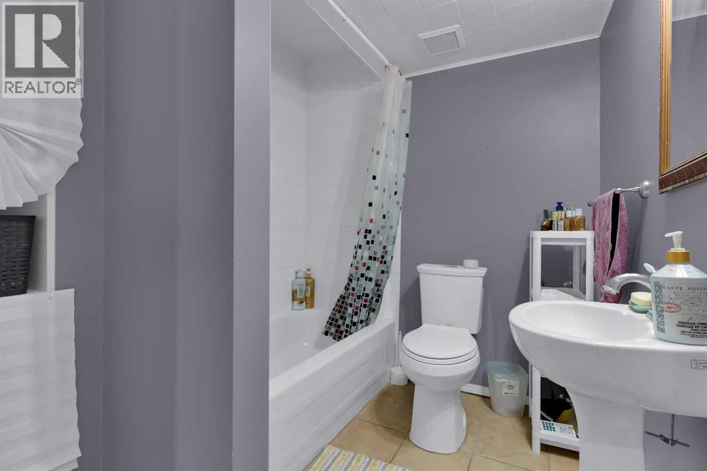 6 Douglas Woods Bay SE, Calgary, Alberta  T2Z 3A1 - Photo 30 - A2299998