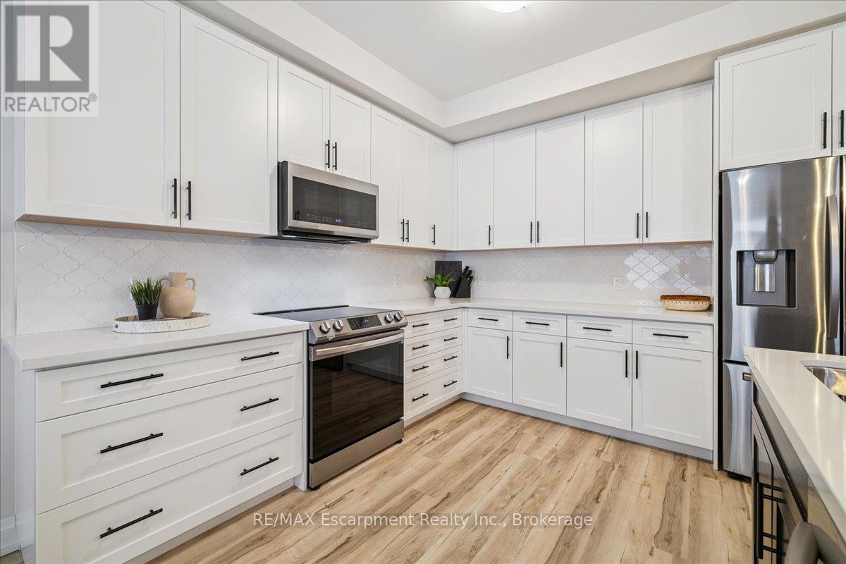 20 Granite Ridge Trail, Hamilton, Ontario  L8B 1Y4 - Photo 17 - X12985486