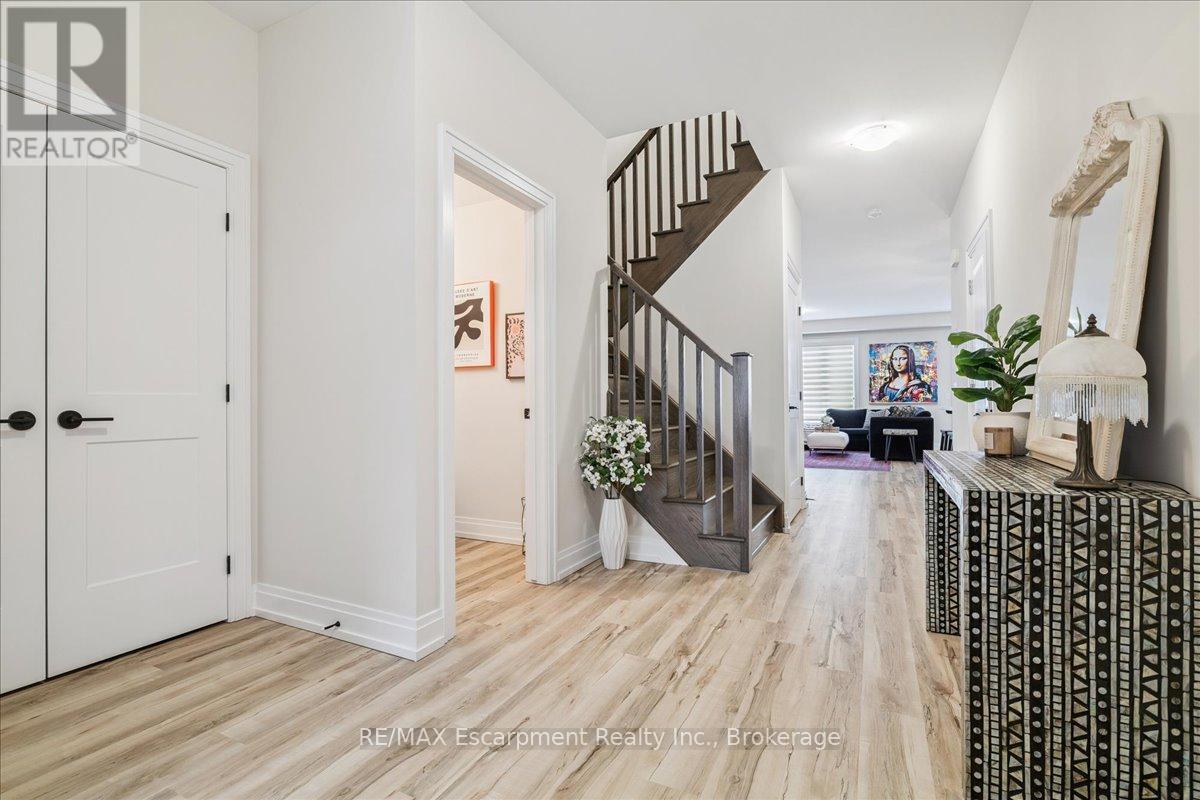 20 Granite Ridge Trail, Hamilton, Ontario  L8B 1Y4 - Photo 4 - X12985486