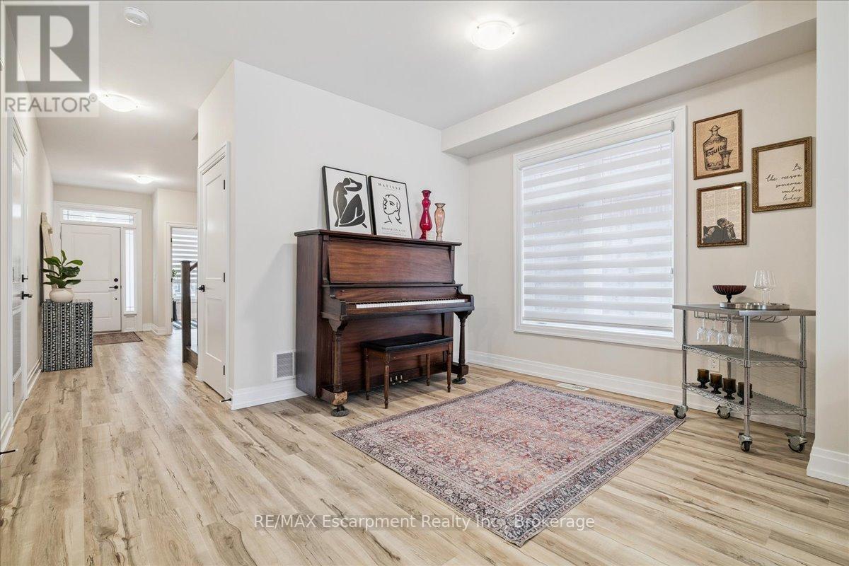 20 Granite Ridge Trail, Hamilton, Ontario  L8B 1Y4 - Photo 7 - X12985486