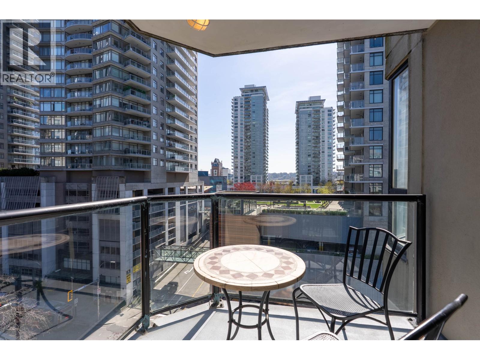 607 55 TENTH STREET, New Westminster, British Columbia