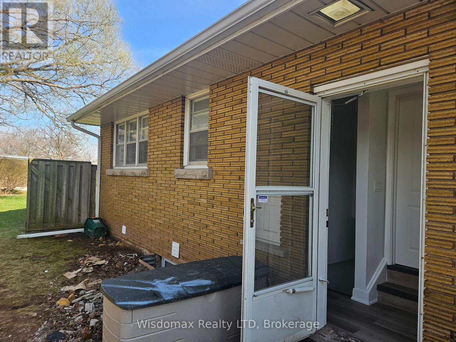 Beasment - 5881 Britannia Crescent, Niagara Falls, Ontario  L2G 1C2 - Photo 4 - X12985526