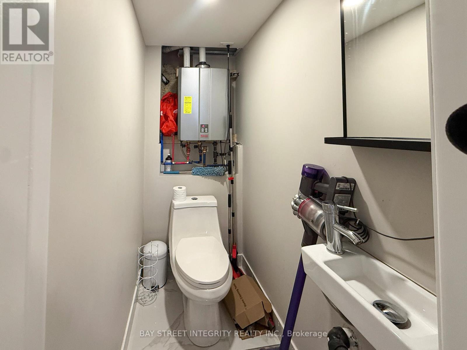 A - 598 Crawford Street, Toronto, Ontario  M6G 3K2 - Photo 11 - C12985474