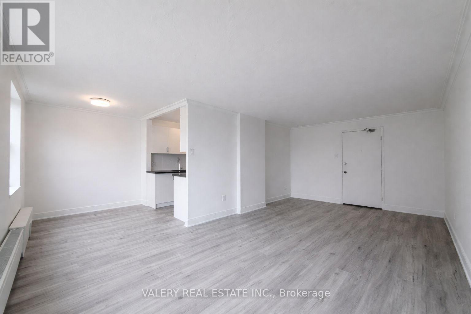 109 - 111 Cosburn Avenue, Toronto, Ontario  M4J 2L1 - Photo 3 - E12893062