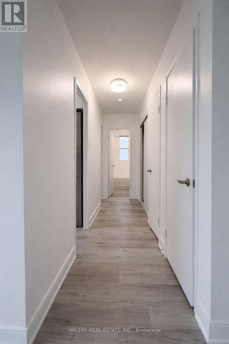 109 - 111 Cosburn Avenue, Toronto, Ontario  M4J 2L1 - Photo 4 - E12893062