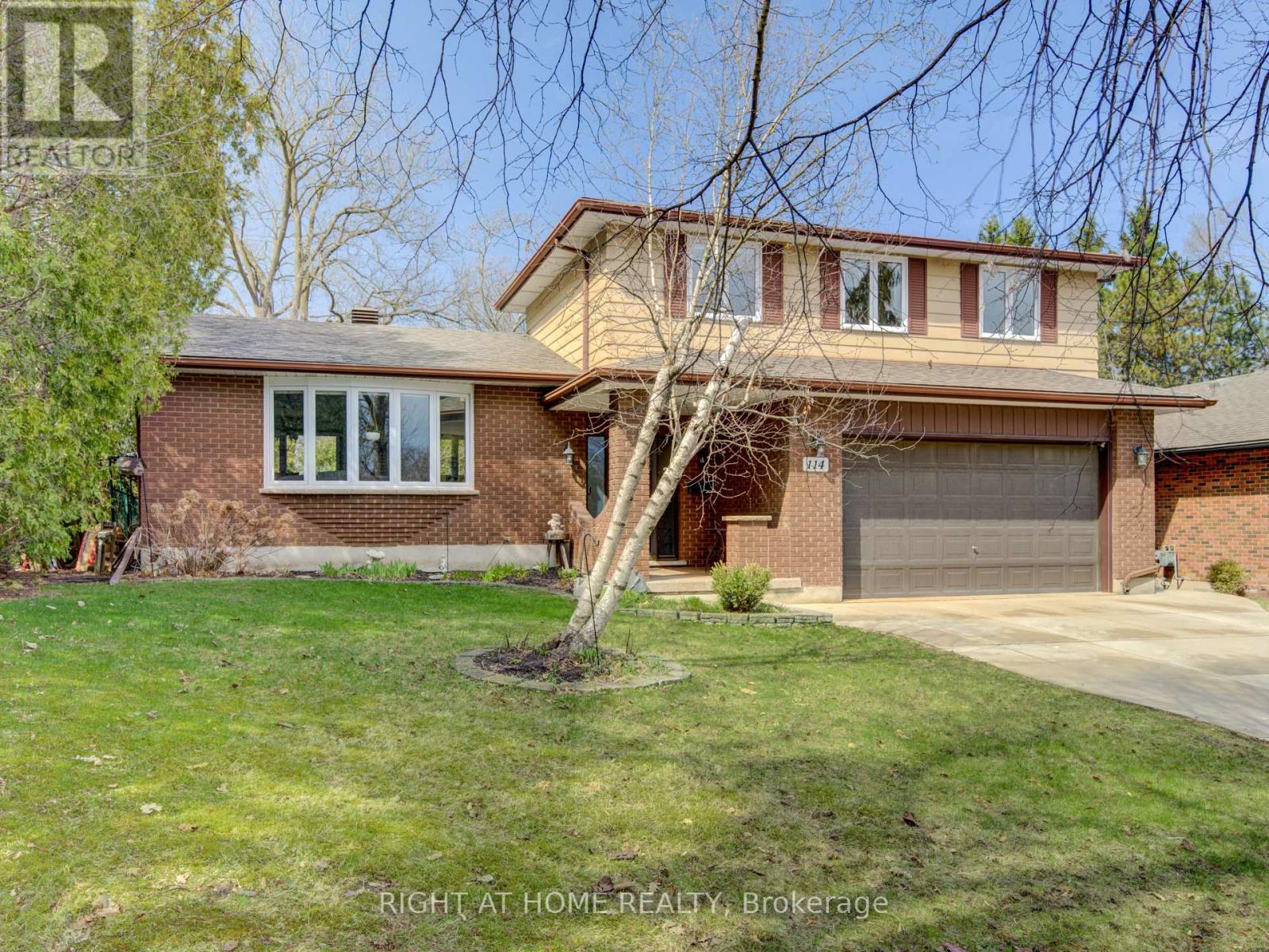 Photo 2 of 47 for 114 Cowan Crescent