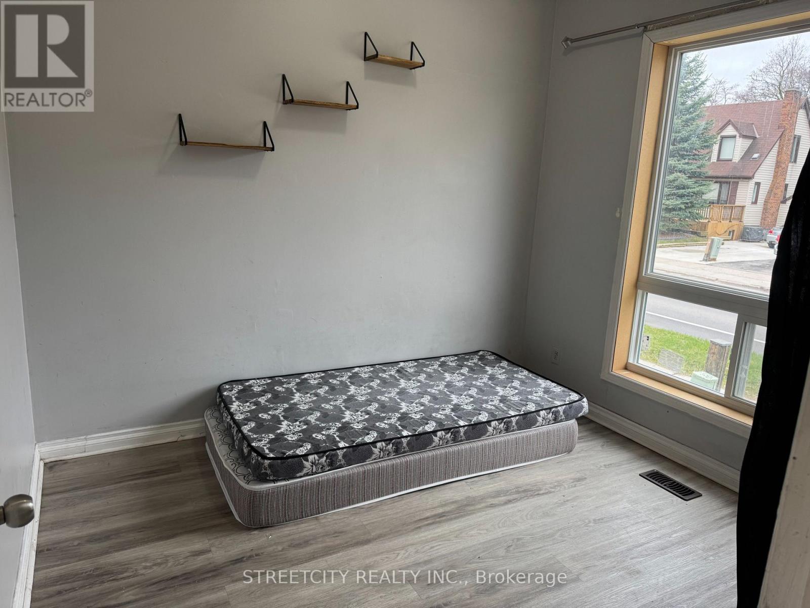 126 Egerton Street, London East, Ontario  N5Z 2G4 - Photo 11 - X12984892