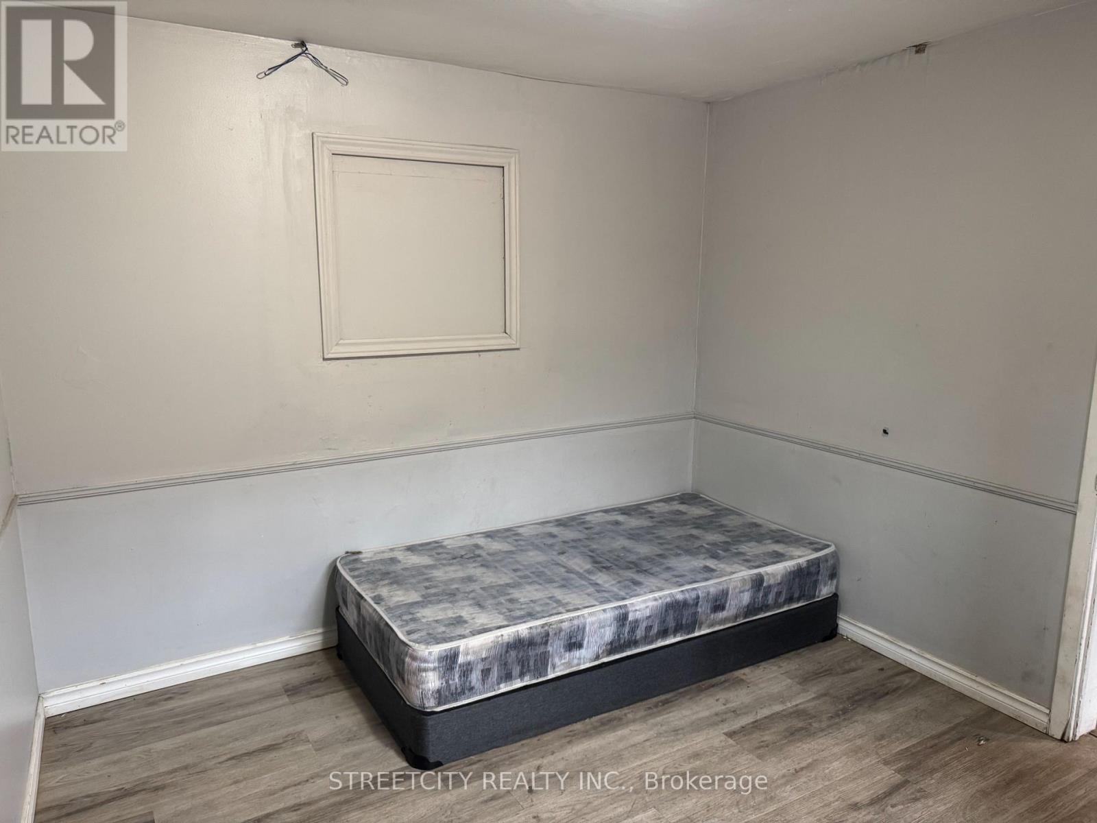 126 Egerton Street, London East, Ontario  N5Z 2G4 - Photo 9 - X12984892