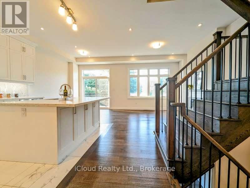 43 West Village Lane, Markham, Ontario  L6C 3L5 - Photo 10 - N12985550