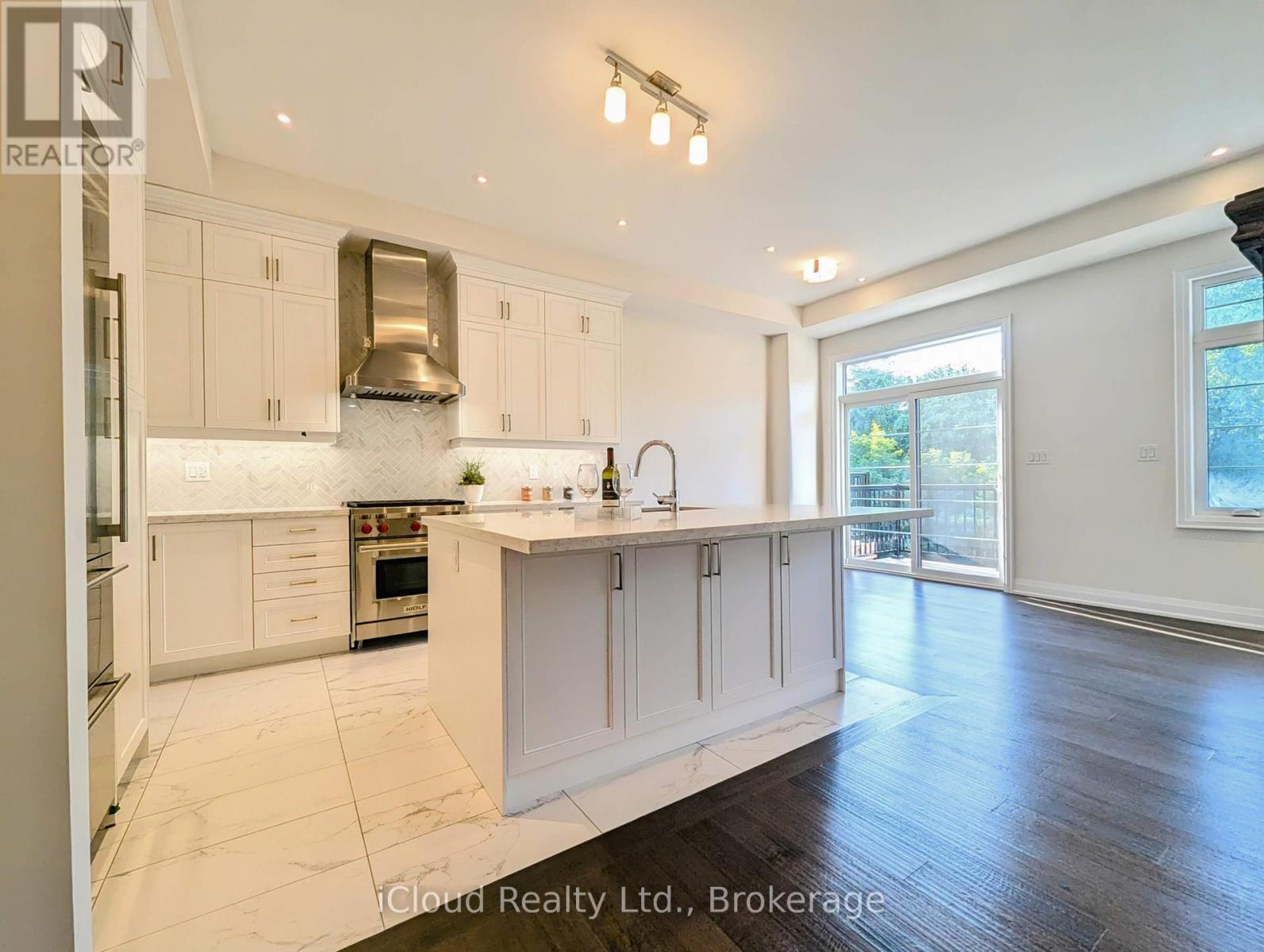 43 West Village Lane, Markham, Ontario  L6C 3L5 - Photo 12 - N12985550