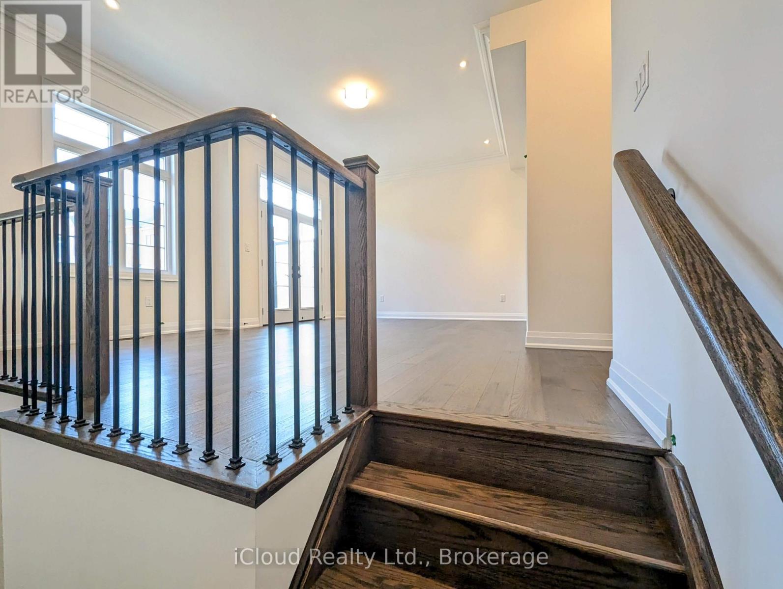 43 West Village Lane, Markham, Ontario  L6C 3L5 - Photo 4 - N12985550